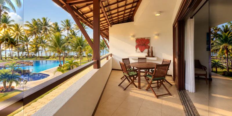 VF #01, varanda com vista para a piscina e o mar